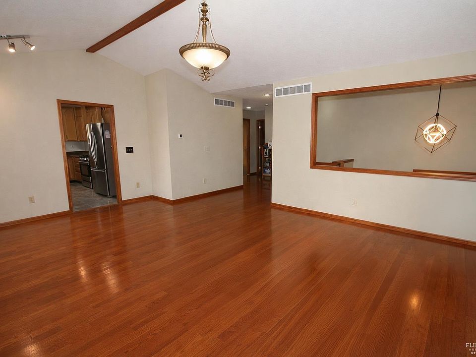 1st image of 404 Juniper St