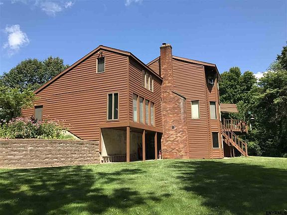 2nd image of 4 Orchard Park Dr