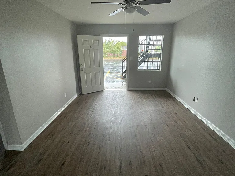 913 Athol St #0 — Photo 5