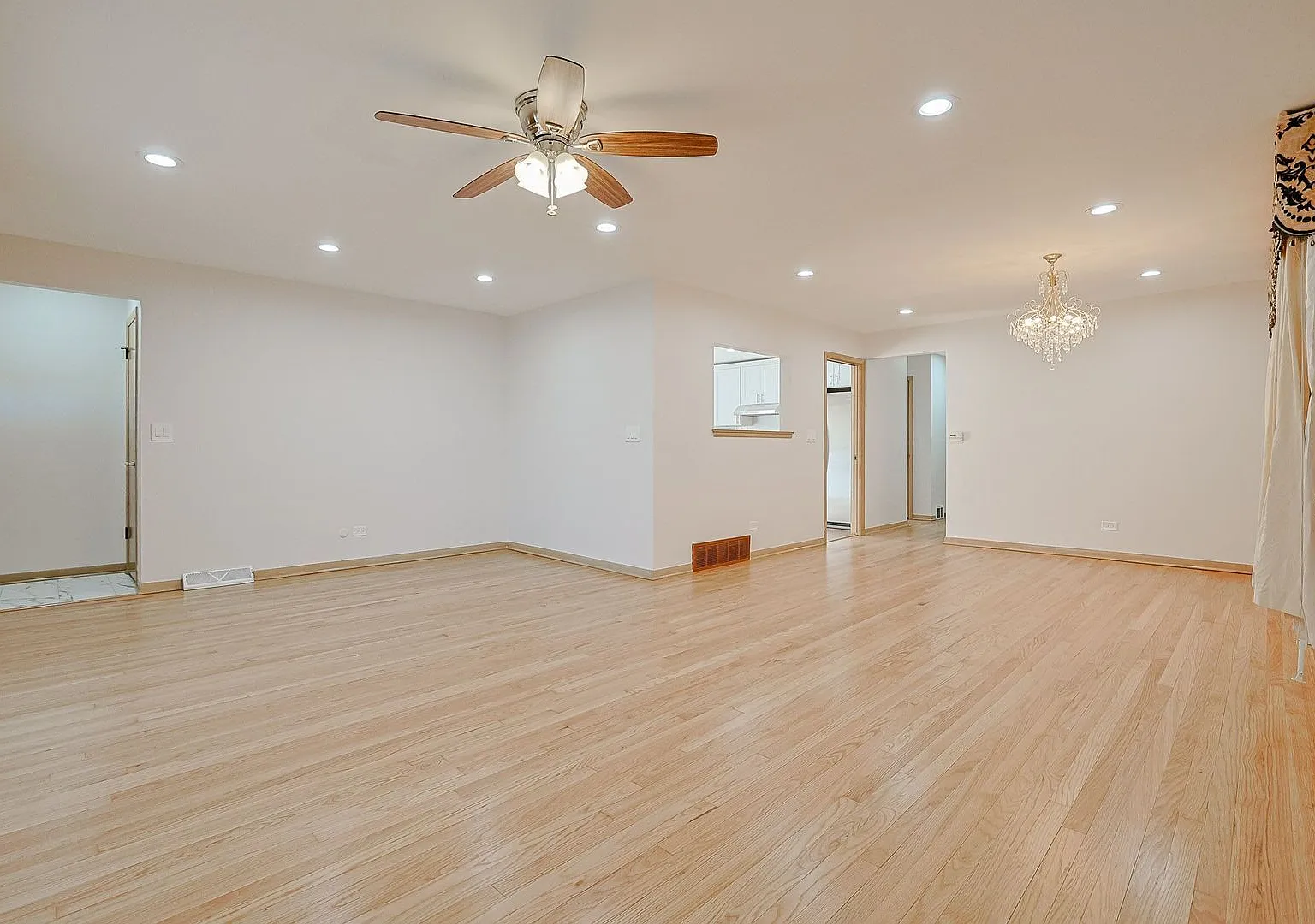 3 bed, 2692 sqft, $3,400 — Photo 4