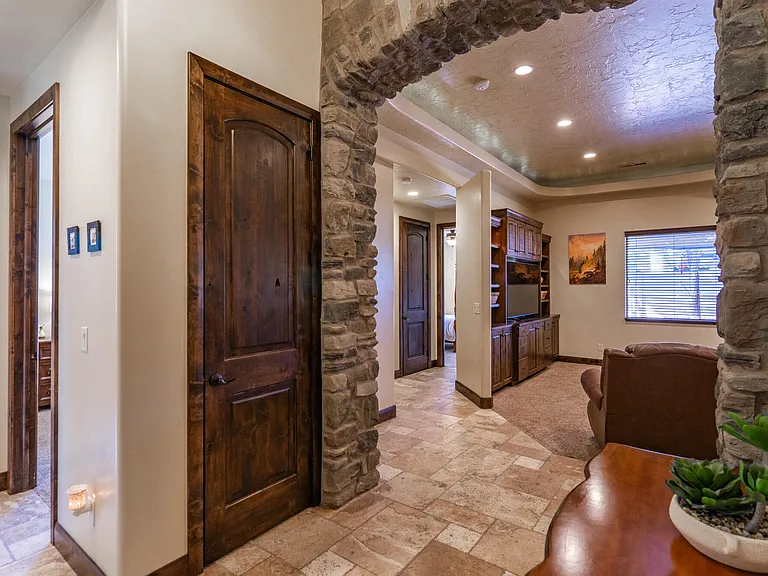2732 S 4010 W — Photo 23