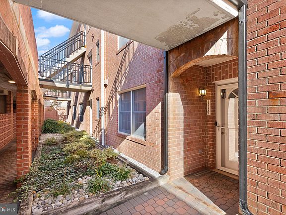 5th image of 6916 Fairfax Dr Unit 114