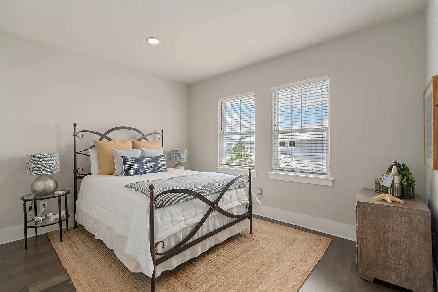 4 bed, 4.0 bath, 2249 sqft, $3,630 — Photo 4