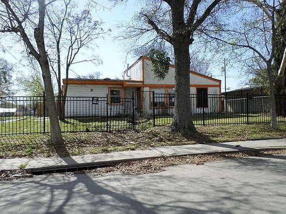 3rd image of 2218 Norman St
