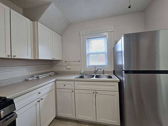 3rd image of 217 Crippen St #2