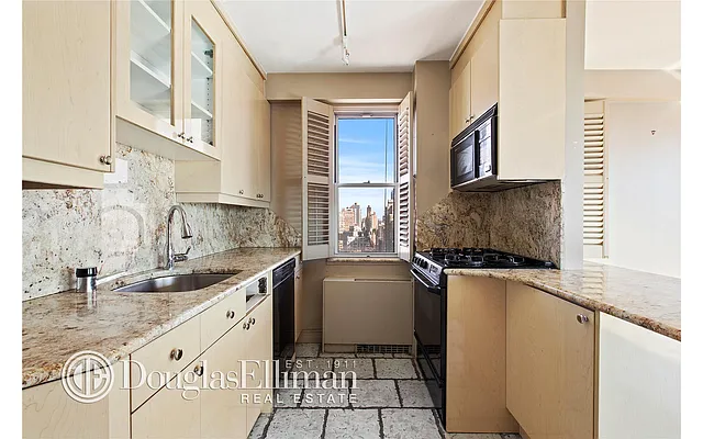 Sold by Douglas Elliman | media 12