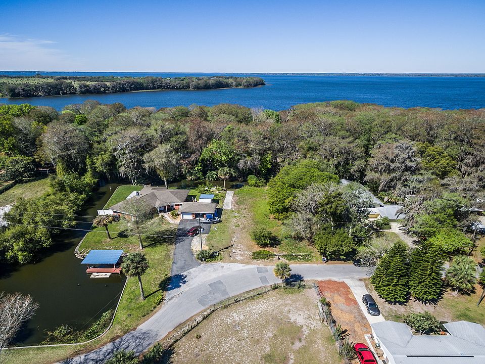 Aerial of Lot & Lake Harris