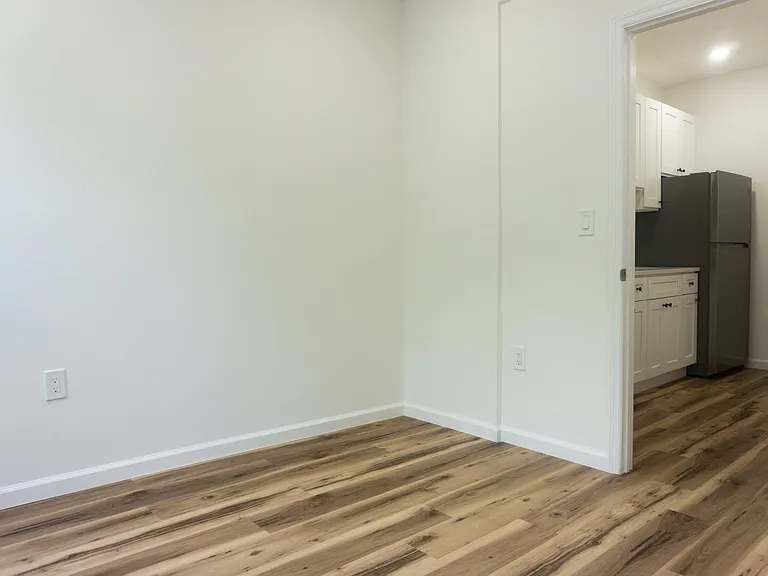 576 Newark Ave #1R — Photo 8