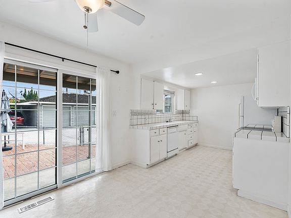 4th image of 2366 Pauline Dr