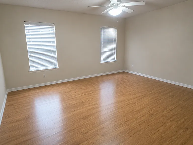 1750 N Valencia Dr — Photo 14