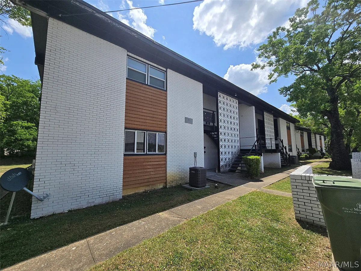Building Photo - 3709 Wesley Dr