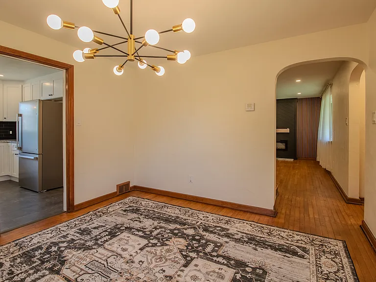 1323 Lincoln Way — Photo 15