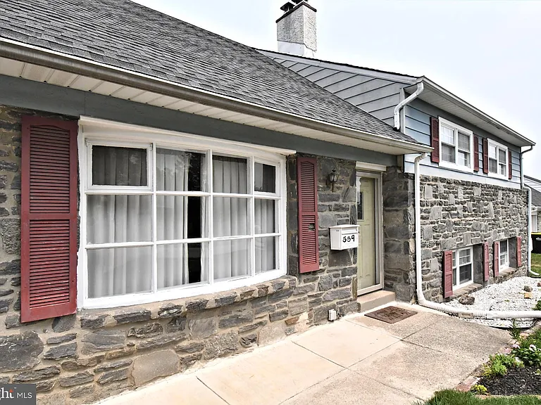 559 General Muhlenberg Rd — Photo 2