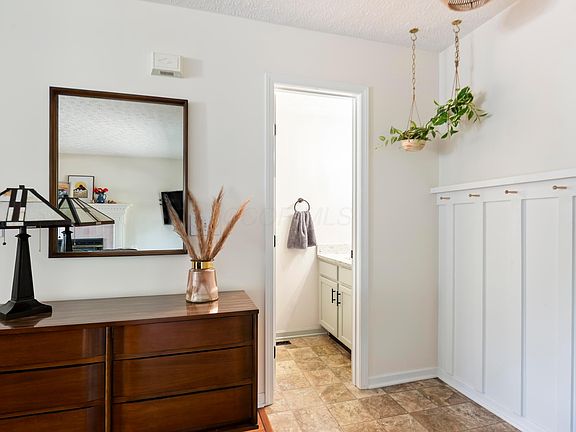 4th image of 1047 Pinewood Ln #9-5