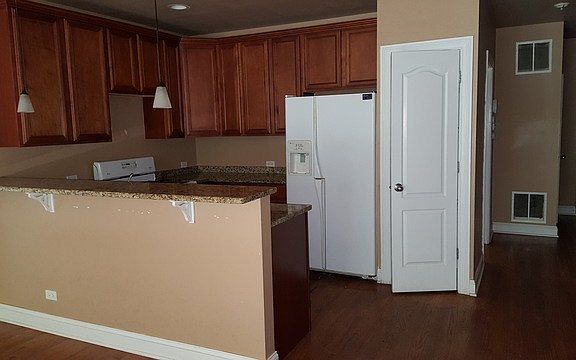 5th image of 4538 S Calumet Ave #B