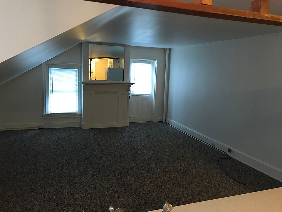 2nd image of 440 N High St