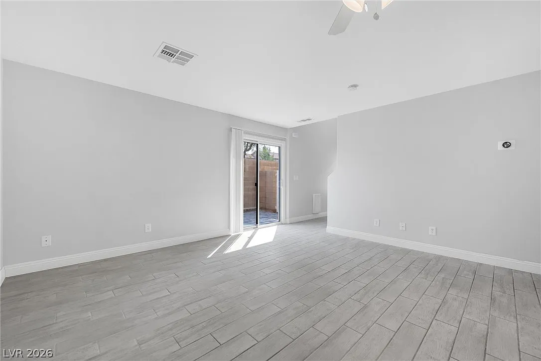 3 bed, 2.5 bath, 1345 sqft, $1,995 — Photo 4