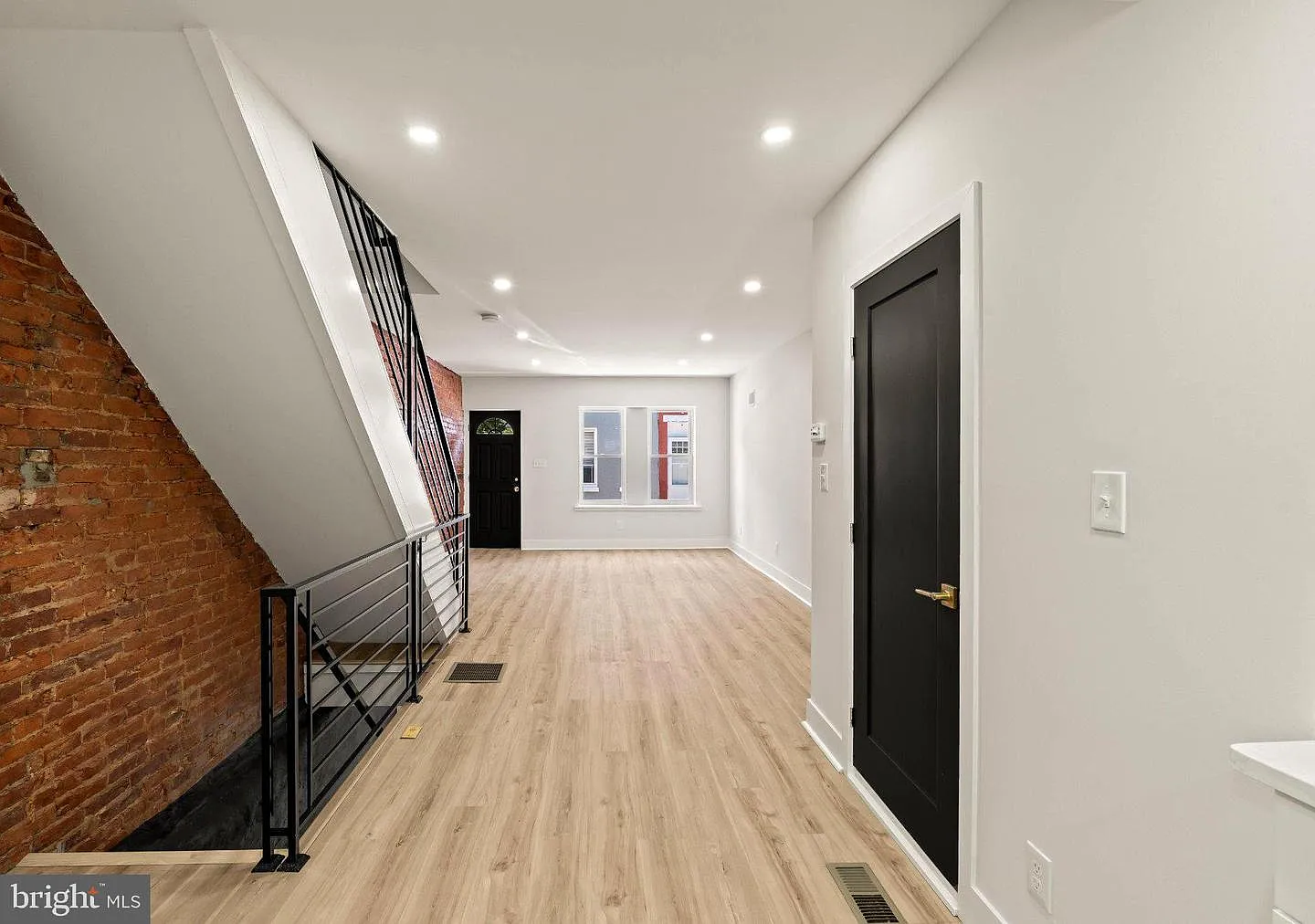 2 bed, 1150 sqft, $2,350 — Photo 4