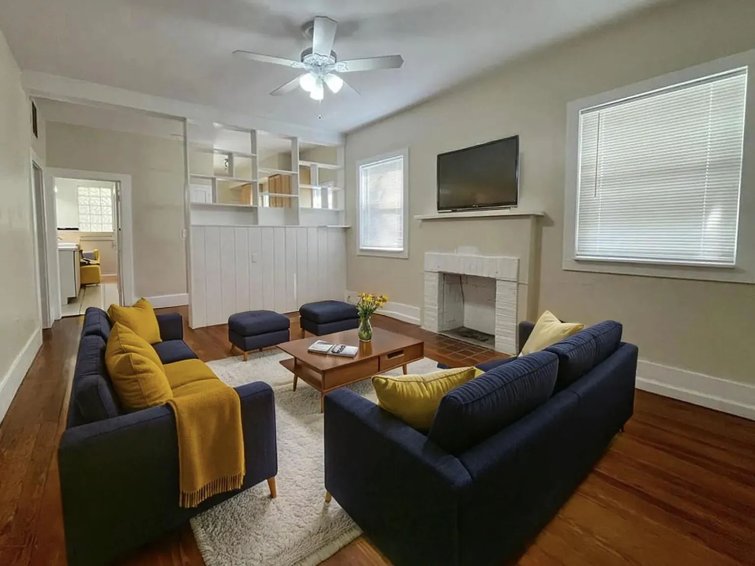 2 bed, 1.0 bath, 1100 sqft, $3,000 — Photo 1