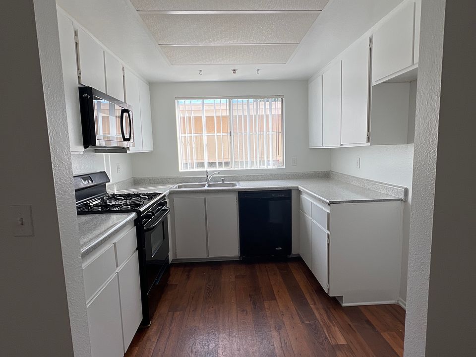 1st image of 531 W Wilson St APT C203