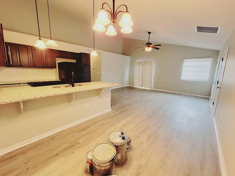 1318 N Curtis Ct — Photo 2