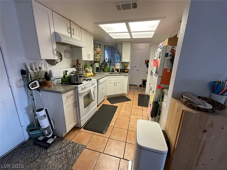 707 Honeybee Ct — Photo 4