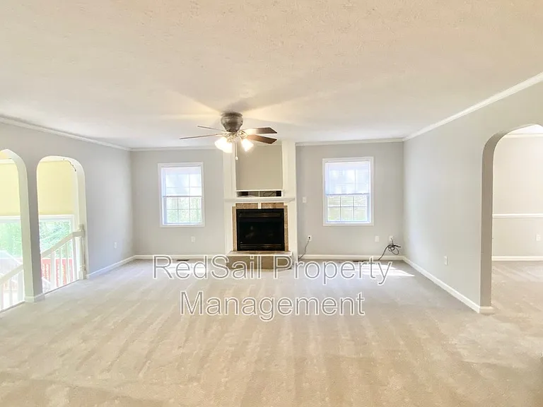 102 Thunderbird Ln — Photo 6