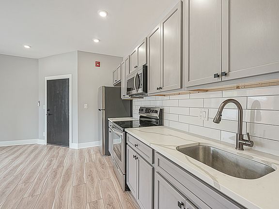 5th image of 323 S 51st St #5