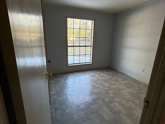 3rd image of 190 Bernes St