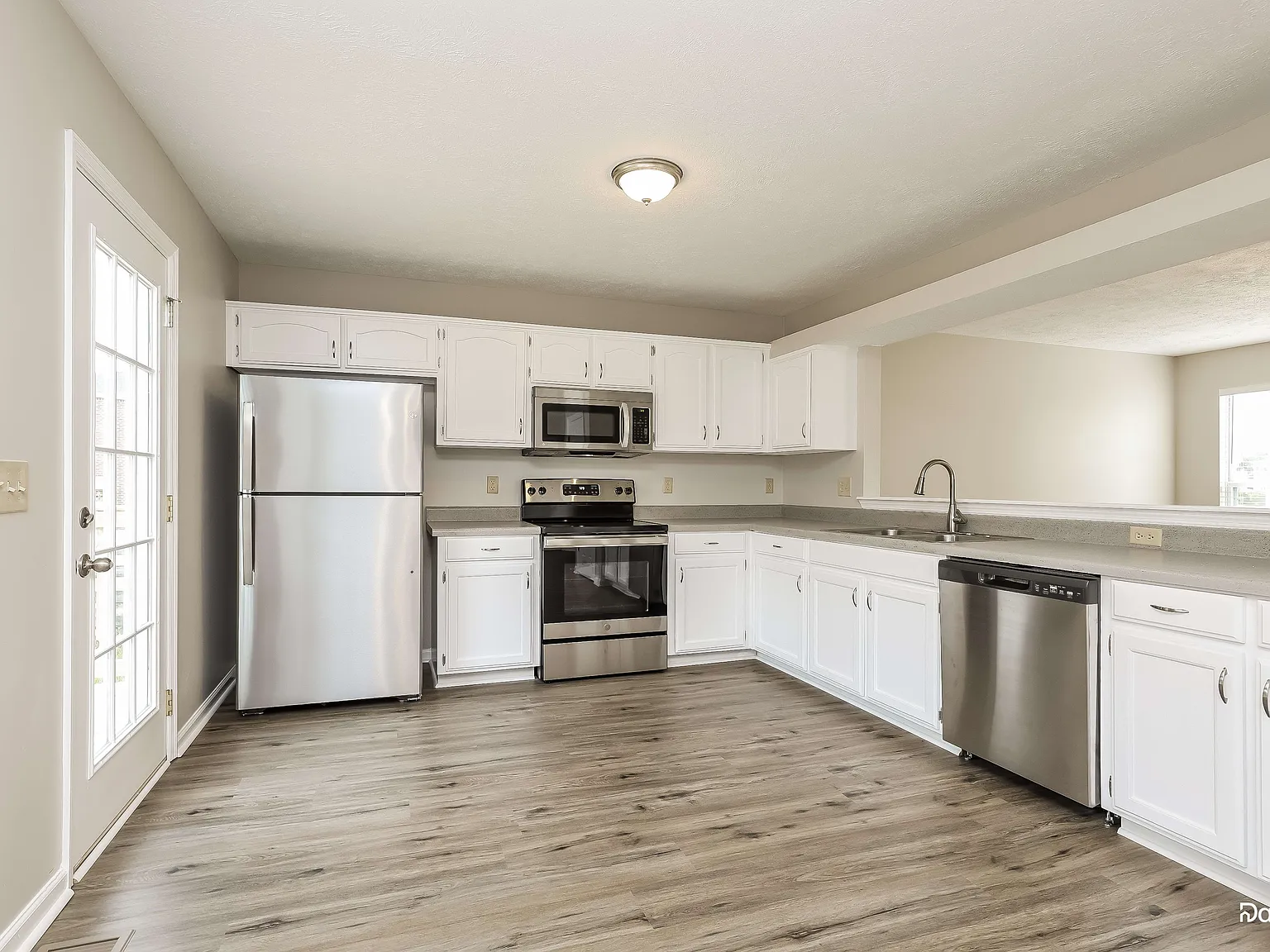 3 bed, 2.5 bath, 1914 sqft, $2,195 — Photo 4