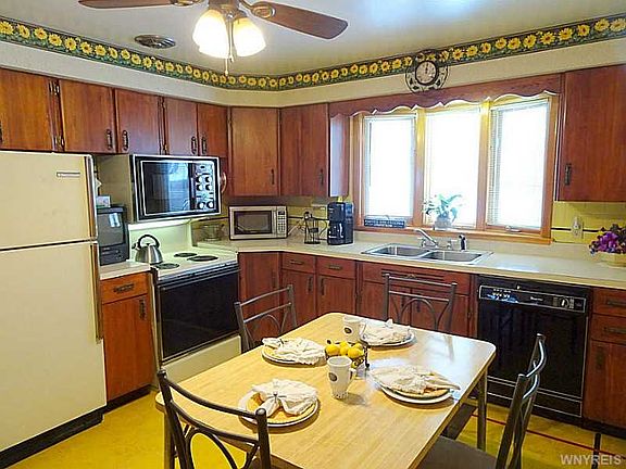 4th image of 270 Crisfield Ave