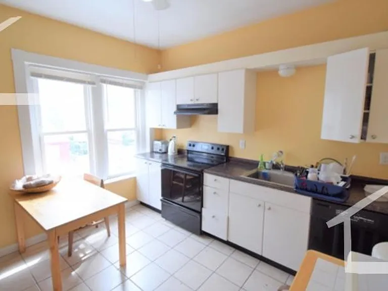 11 Euston St #3 — Photo 1