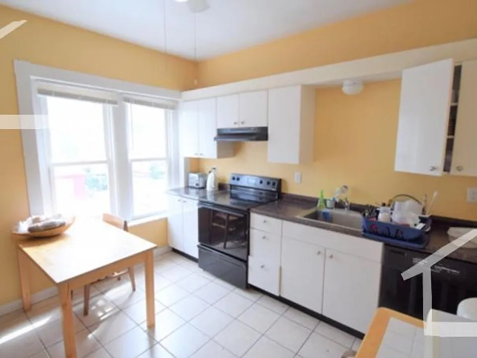 11 Euston St #3