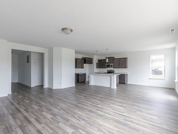 4th image of 905 Grassy Branch Dr