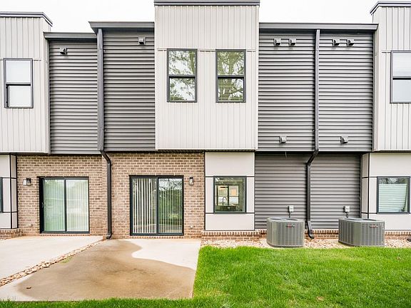3rd image of 420 Breezewood Dr #218