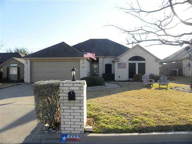 1st image of 2205 Stratford Dr