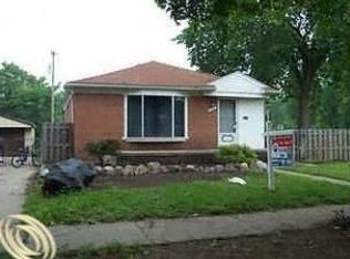 102 Gilman St, Garden City, MI 48135