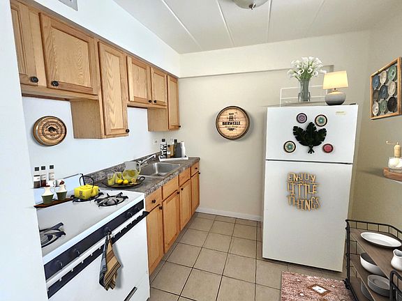 4th image of 6821 N Sheridan Rd #5