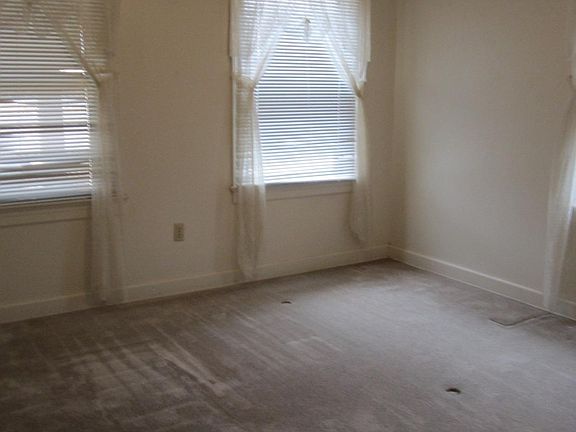 4th image of 801 N Avenue C