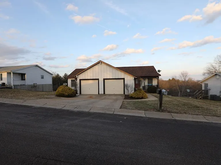 405 Locust St — Photo 1