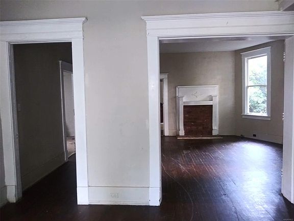 5th image of 418 Burton Ave