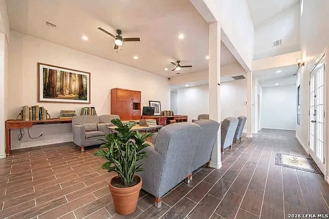 233 Esmeralda Dr — Photo 6