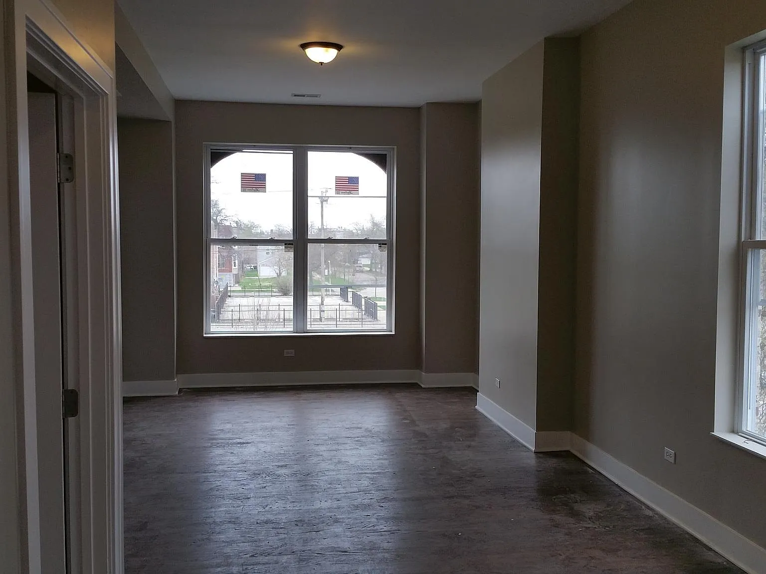 3 bed, 1200 sqft, $2,000 — Photo 3