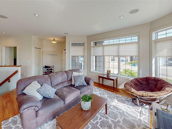 2nd image of 2034 E Laurier Bay