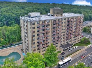 1000 Clove Rd APT 5J, Staten Island, NY 10301