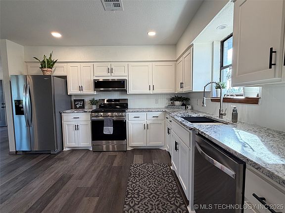 3rd image of 2316 W Grandstaff
