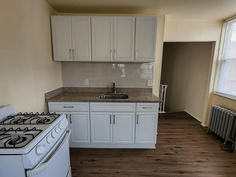 1325 McKean St #2 — Photo 7