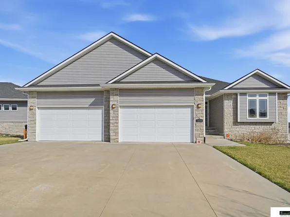 7272 Fuji Ln, Lincoln, NE 68516
