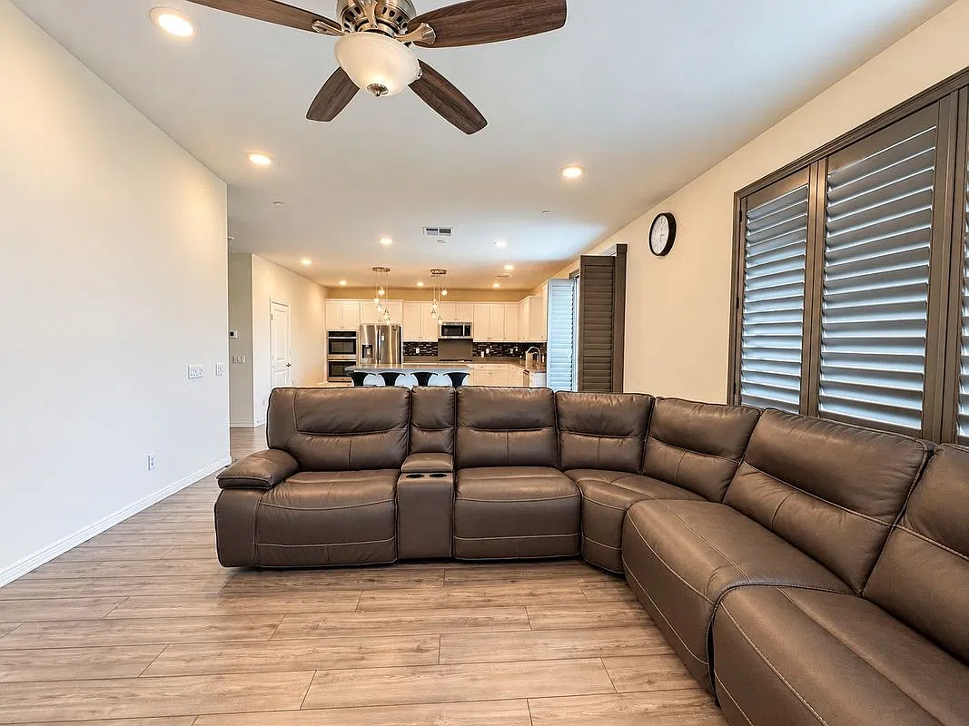 4 bed, 3.0 bath, 2590 sqft, $4,000 — Photo 3