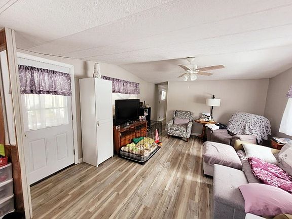 3rd image of 7 Skyview Drive
